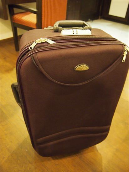 インドのデリーで、可愛いスーツケース（1,500円）を購入♪